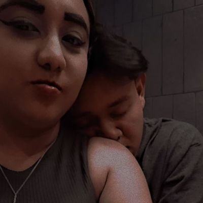 “Tus ojos sonreían fuera de preocupaciones, creo que fue ese día el que me enamore de ti .”❤️🍀🦋