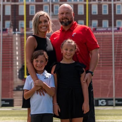 Co~DC / STARS Coach @GoBearcatsFB | Married to the best woman in the World | Father | @Big12Conference |#RIDEtogether #N2TIBOY5 #TheStrongShallReign