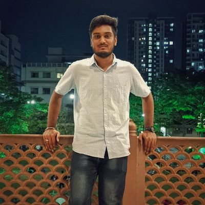 _akash_patil7's profile picture. बस यही सोच कर हर मुश्किलों से लड़ता आया हूँ, धूप कितनी भी तेज़ हो, समन्दर नहीं सूखा करते...! 🤌❤️