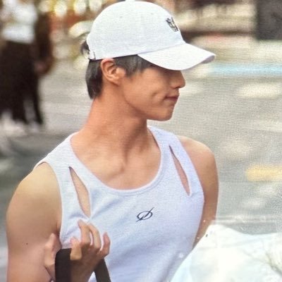 vemrsace's profile picture. #Roleplayer Enchanting demeanor of him evokes an ethereal presence, captivates and stirred the eyes of every soul, Hyunsuk. (2001)