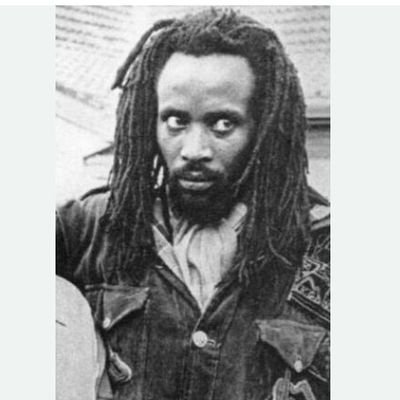 ed_mutembei's profile picture. Wozzzah✌️
My last year being broke 👽