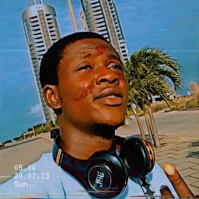 OlamiFamzy's profile picture. The fame and wealth makes me😏 famzy 💰Richy 💯