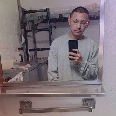 _bluntgvtz's profile picture. In the pursuit of money, life has come to this. 
#ChainGangShawty