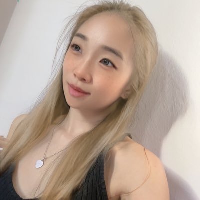 main account: @claraateo