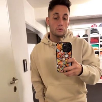 momorelohero's profile picture. 