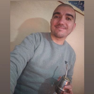 River vos sos la pasión que llevo en el corazón ❤️🐓
Fundamentalista del rocanrol y el vino. Club Atlético River Plate. El rock es revolución.