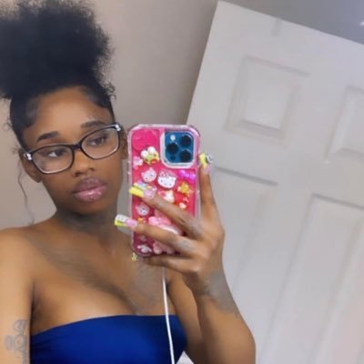 it’s only one of me 💎🧏🏽♀️💋🏳️🌈 . | IG: Renni_symone & Snap: Rennisymone 🎉8/4♌️💜 Heavy Weed Smoker 💨 😤🍃 Petite 👑