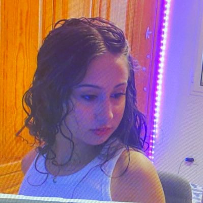 Streamer en @Twitch 🥴 || https://t.co/MeLqjTAo91 || La mayoría de tweets son cp de pinterest, admito👄 || Inmortal 3 retirada.