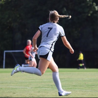 Concorde Fire Premier ECNL 2007 #7
Roswell High School Varsity #22
26'