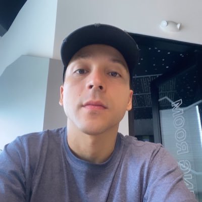 c4rlosc7's profile picture. 💻 Developer