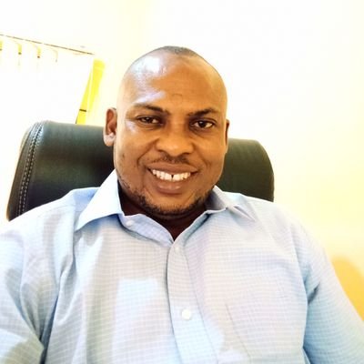 Saadu Taofiq is a comrade, a journalist, lecturer and playwright. He is an experts in Yorùbá Oral Literature and Stylistic. He presents Kédè-kọ́gbọ́n on Kaftan