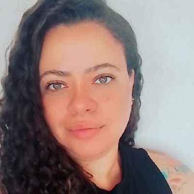 vieira_edmara's profile picture. Tô aqui só pra destilar o veneno do meu coração em forma de indiretas!
insta: @dely.84 (lá sou uma gracinha)

Mulher cis
Ela  //  Dela