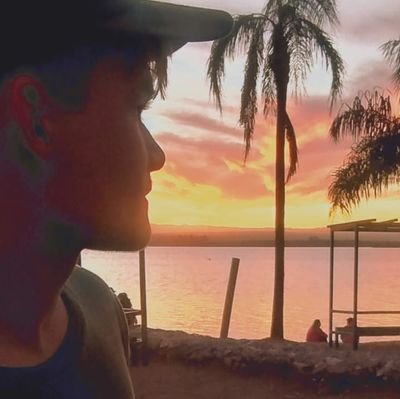 Catolico, 19 años, Estudiante de Biotecnologia y buena literature.