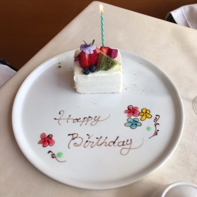 smily2010emi's profile picture. 娘のハタチのお祝いにつまみ細工の髪飾りを作ったことがきっかけで、ワークショップやオーダーをいただいています。読み聞かせボランティア活動は子どもたちの笑顔からパワーをもらっています