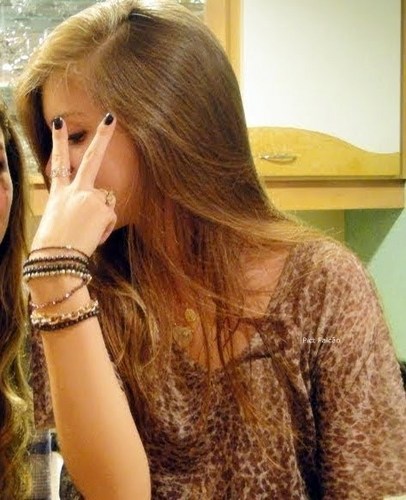 =) Nem vem que não tem, se quer descubri quem sou me add no msn... quem sabe um dia agente conversa e vooc ver realmente quem sou! (66'