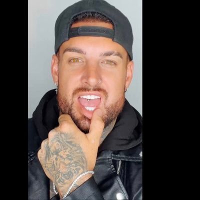 Lord_dermott0's profile picture. Tiktok lord_dermott 3.9 MILLION followers let’s go single Dad of 3 kids