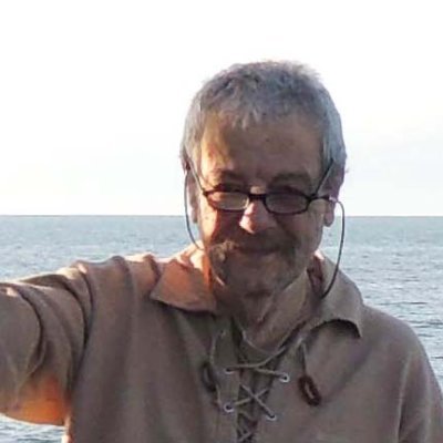 centonuvole's profile picture. Massimo Monti, appunto
Ma vedo che alcuni valutano insensatamente le persone in base alla loro preparazione scolastica. E allora: dott. ing. Massimo Monti Ph.D.