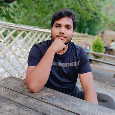 तन्हा-तन्हा, महफ़िल-महफ़िल, शहर-शहर, गली-गली
सफर दूर तक चलता रहा, फिर कही मंज़िल मिली...