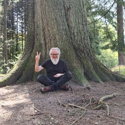 🎭 Philosophical Globetrotter, Life Artist and Idler 
🌳 Drop-out Hermit in Rold Forest, Denmark
🥾 Author and Vagabonding Photographer