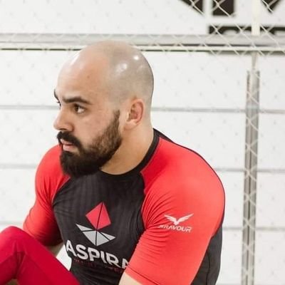 AntonioDutraa's profile picture. Nada não é melhor ou pior do que coisa alguma. Nada é apenas nada.