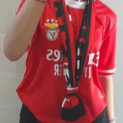 🔴if you love football, you love Benfica⚪️
ig: _sara.moutela_