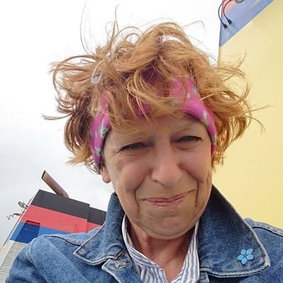 Mutter,
Sprachmittlerin bei @HISPI_tweets,
Zeitspenderin bei @bürgerstiftungduesseldorf,
Rentnerin