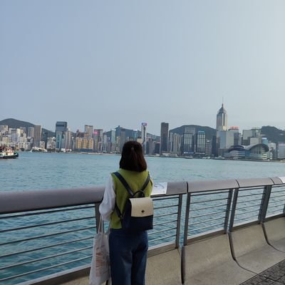 Ellahuang425's profile picture. To be myself. Let smile like warm sunshine.