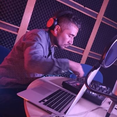 Xdxdzd087Xdxdzd's profile picture. ZkUp3 está de vuelta con su proyecto ZkUp3pSyChEdeLIc esperando a ser liberados a la pista de baile y levantarán un poco de polvo!
Siguiendo su fórmula de combi