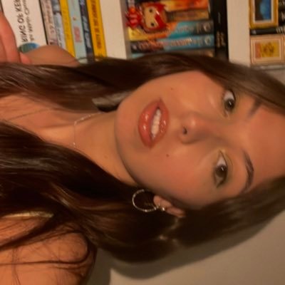 carlaasnchezzz's profile picture. 🇮🇨 | 🐱🌻🍓🐒🦥🍕🍷🧡🎨🧘🏻‍♀️🦕✈️🗽🌃🌍