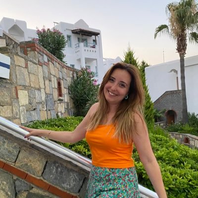 yalnizcamervee's profile picture. 