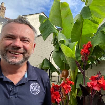 RHS Level 2 qualified, over 10 years experience. Spraying licence, H&S Level 3. Experience in hort. therapy and garden design. DM if you think I can help.