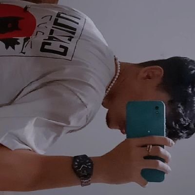 Puedes cambiar lo que haces, pero no puedes cambiar lo que quieres.
𝒶𝓁𝓇𝑒𝒶𝒹𝓎 𝒷𝓇𝑜𝓀𝑒𝓃.