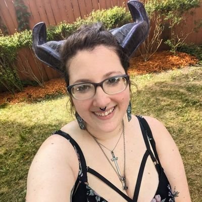 WizKids featured artist, DM, stitchwitch, chainmailer, Aes Sedai of the green ajah, TST member and painter of tiny plastic people. Polyam(She/They)