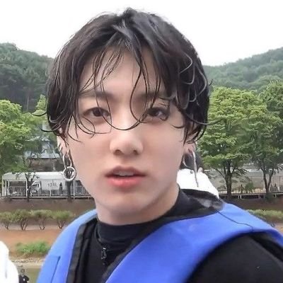 epiphori's profile picture. aguila y madridista  • bts paved the way & CR7 GOAT