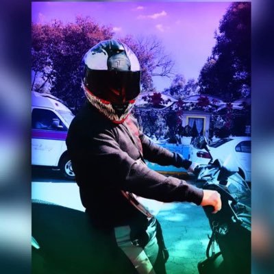 ProfesorAbd's profile picture. Experto de lo futil, inexperto de lo trascendente 🤓; Entrenador de profesión ⚽️, bebedor por elección🍺; Zurdo, también diestro y amante del debate 💡.