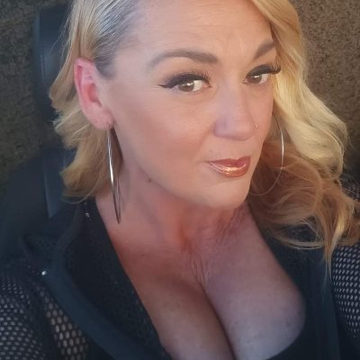 JUST A KICK ASS GIRL IN THE WORLD, WHO LOVES HER LIFE, HER KIDS AND GRANDKIDS, HER AMAZING JOB! IM BLESSED BEYOND MY DREAMS AND LIVING MY BEST LIFE!