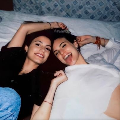 Juntas o separadas pero siempre conectadas. Diría qué eres mí sol, pero sé qué prefieres ser la luna. 

#Juliantina #Barbarena  🏳️‍🌈