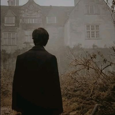 Moon91030956's profile picture. لاتوجد حرية 
توجد خطابات عن الحرية !

محمد الماغوط