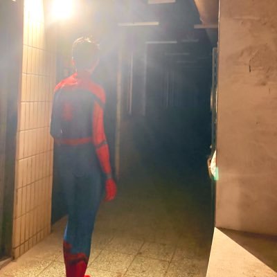 Hero6060069's profile picture. 世界很大 懷有夢想默默守護世界的少年英雄們 在某個角落被擊倒 遭受非人的對待 凌辱 拘束 折磨 甚至被當作男性的玩物  不過即使如此 少年英雄仍然會穿上戰衣 身披單薄的戰鬥服和惡人戰鬥 直到筋疲力盡