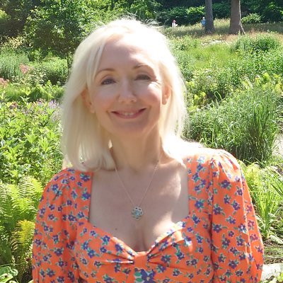 Children's Author 📚and proud Mum - Lover of reading, writing, travelling, astrology and exploring the great outdoors!