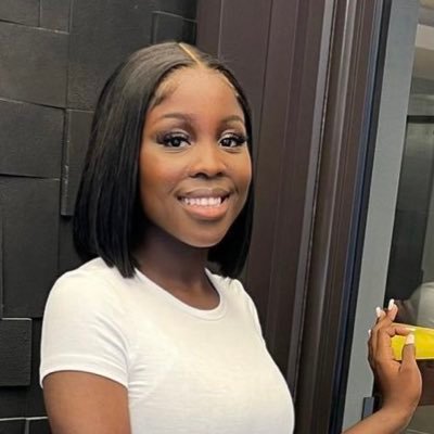 debbielore_'s profile picture. 