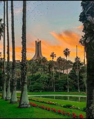 ماكُلُ الرجال رجال صِدق
ولا كل النسا نساء
وكم لَبس الخٍداعُ رداءَ وُد
سنُصدمُ حين يلقى الرداء
زمان صار فيه الغدر طبعا
وعاش بغربة فينا الحياء