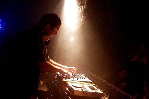 DJ Profesional, con mas de 20 años de experiencia.