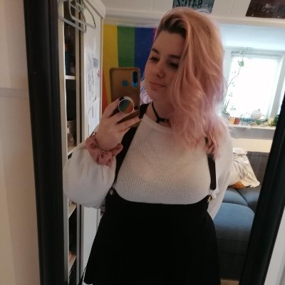 kaasplankjes's profile picture. Remember to turn on the light.