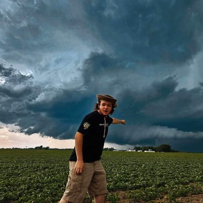 Storm Chaser. MCVs+Derechos are my honey |#FortheColture|🌪:13|Official Skywarn Spotter |Honest Clippers Fan| Chasing with @cornbeltchasers |
