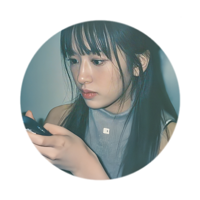 𝐔𝐍𝐑𝐄𝐀𝐋 . . 2003⇢ She is peaceful like ocean, but hilarious and love to laugh so anyone loves her. Ahn Yujin is the name.