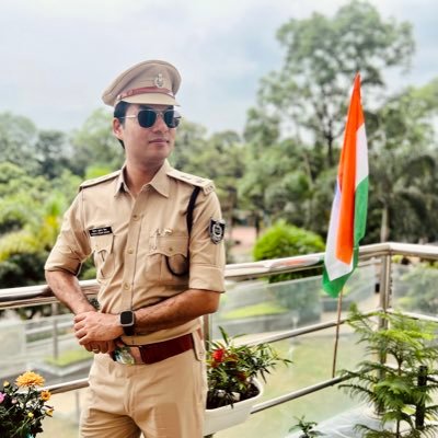 Lucknowi, Engineer, Officer of Customs, Indirect Taxes & Narcotics, Love Travelling 🌿 Presently Deputy Commissioner Bhopal MP 🇮🇳Views are personal💡