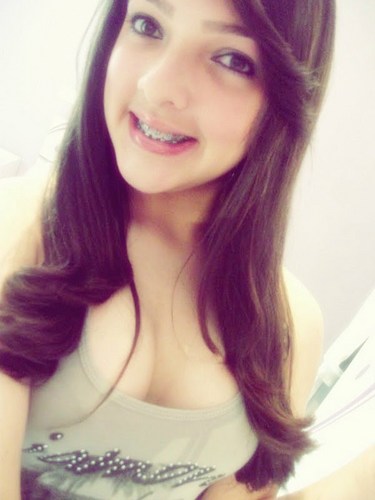 Millena Moura,14 anos,peixe,skate,Funk &' Rock,carinhosa,engraçada,louca,cavala,simpática,adora uma piada.Follow-me baby? *-*
