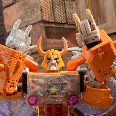 https://t.co/mU6GwTIIGy @jspaced10@mastodon.world He/Him. #Transformers Dad, TTRPG, idiot, geek. Dab hand with IT too.