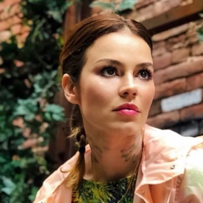 Former tattoo artist, Mester in Fine Art. Wife • Mother • Catholic ✝️